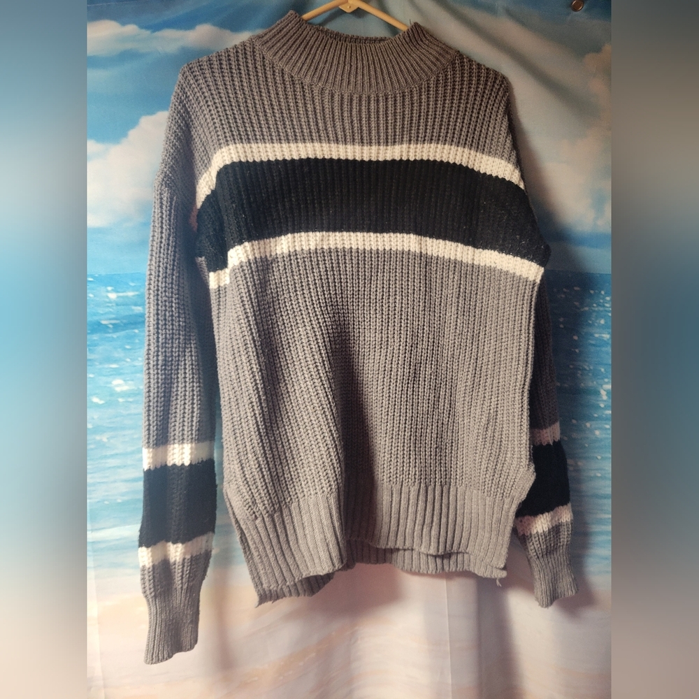 Hem & Thread Women's Gray Sweater Size Small Oversized
